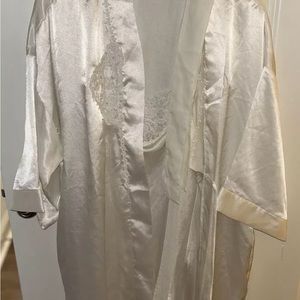 Dentelle Size L Feminine Lace Embroidery Faux Pearls Gown And Robe Set